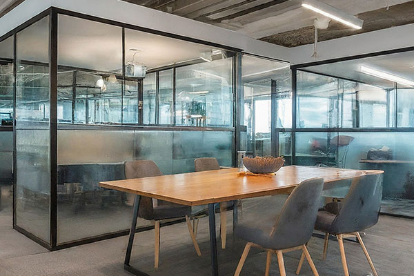 Use Glass in Commercial Spaces
